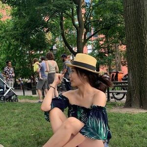 Meet your Posher, Sharlin